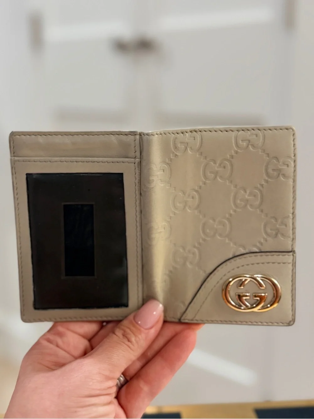 Gucci Guccissima Cream Card Case with Gold Hardware - PreLOVED ❣️ - Picture 3 of 8